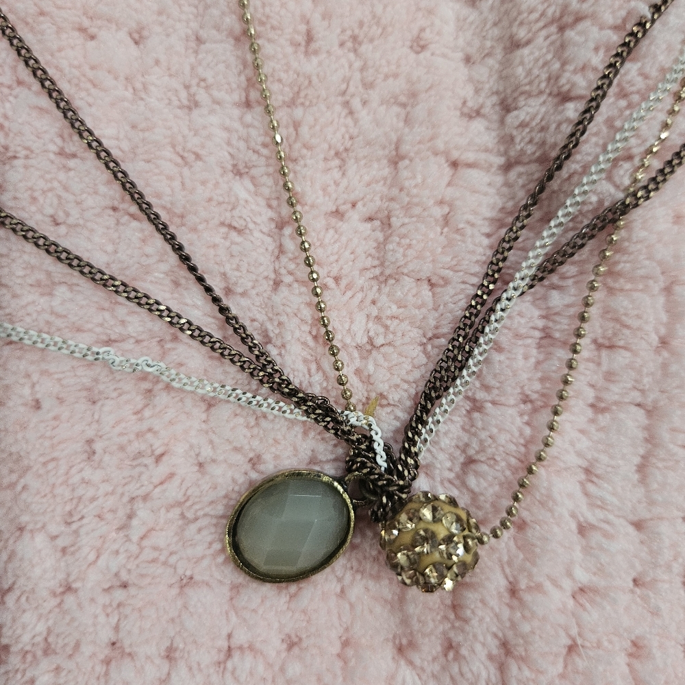 4 layer adjustable clasp necklace with different colored chains and white beads - Picture 3 of 8